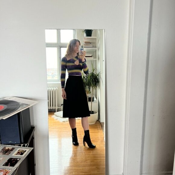 Multi-style Striped Cut-out Crop Top - Picture 2 of 5